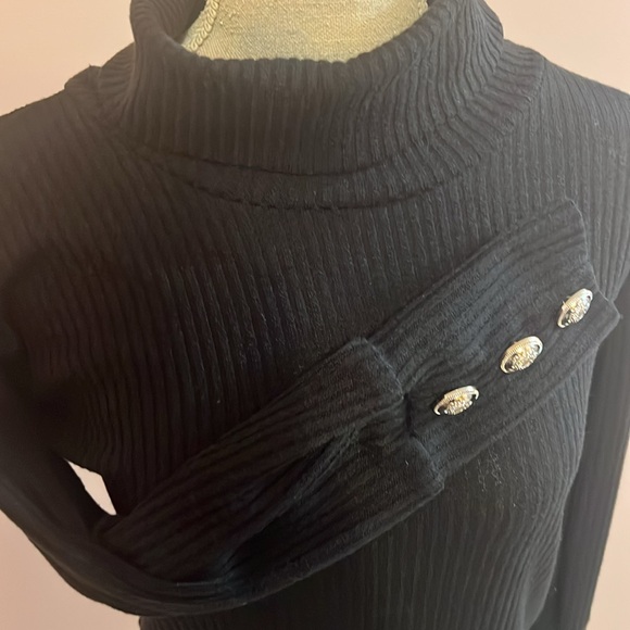 Women’s M black turtleneck with gold accent buttons on the wrist - Picture 1 of 9